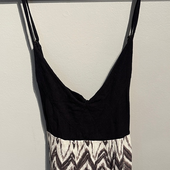 O'Neill Black and White Chevron Mini Dress - Picture 2 of 9